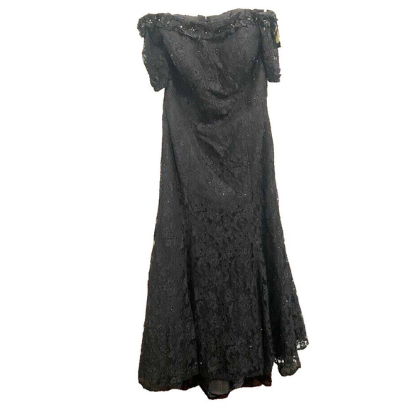 Rina di Montella - Special Occasion Lace off shoulder Maxi dress Size 16 $1325 - Picture 9 of 9